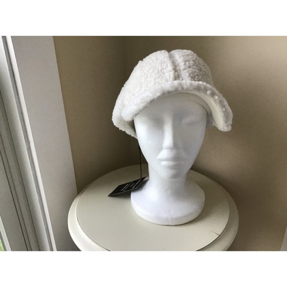 Donna Salyers Fabulous Furs Ivory Faux Sherpa Adjustable Baseball Cap NWT - Picture 2 of 7